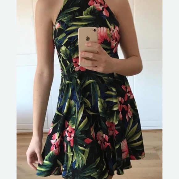 Hollister Floral Sundress Midi - Picture 9 of 9